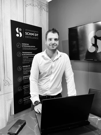 Intérieur moderne open space avec salon, salle à manger et cuisine ouverte